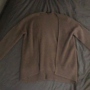 Browning’s gray looking cardigan